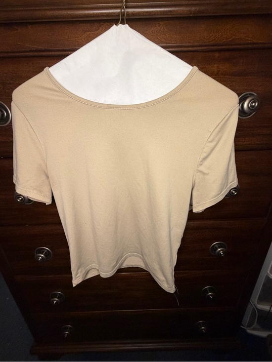 live in the moment Tops - Women's Short Sleeve Scoop Neck Tee - Beige